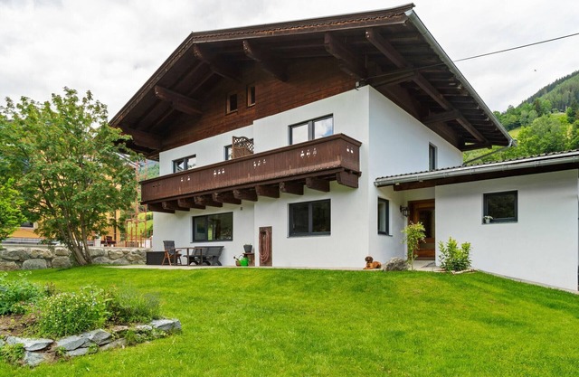 Chalet Bramberg near Ski Slopes