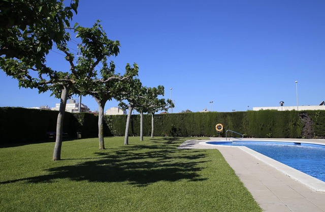 AT039 LES DUNES: Apartment with A/C and pool 300 m from the beach