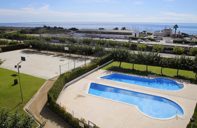 AT058 LES DUNES: Apartment 300 m from the beach with communal pool