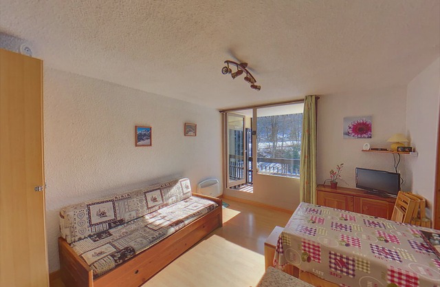 AT208 - Studio aux Carroz proche base de loisirs
