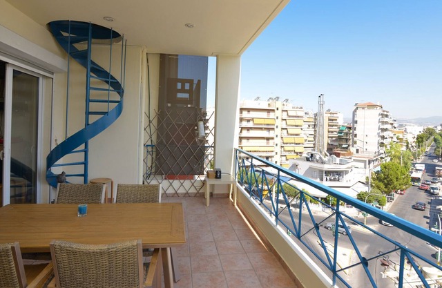 Athens top floor view 2 bdr next to Marina Flisvos