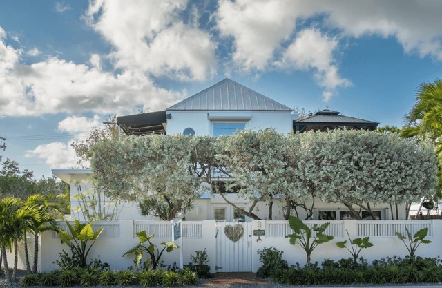 Atlantis House Suites