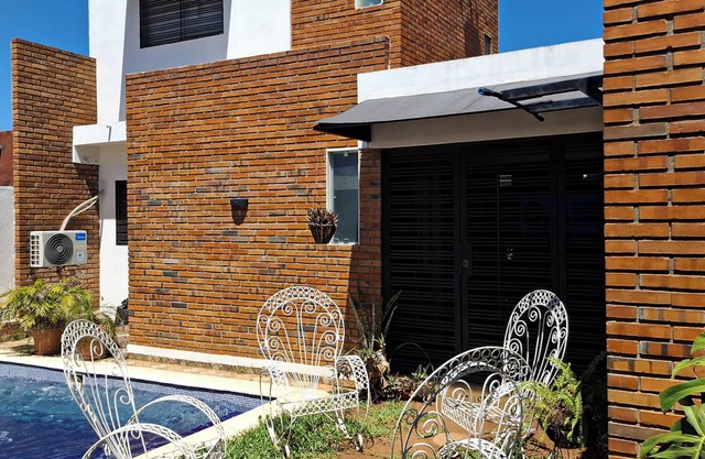 Attached house w/pool near "La Olla" stadium (Pet-Friendly)