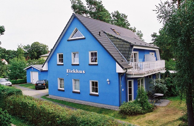 Attractive and tastefully furnished apartment in a maritime country house style.