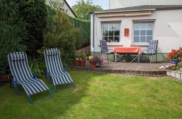 Attractive apartment in Bettenfeld with garden