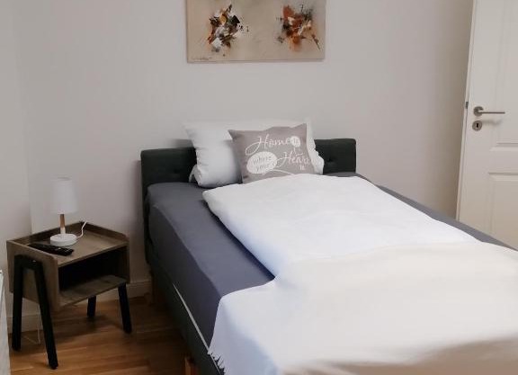 AufmLohr - Appartement mit 3 Schlafzimmern- 4 Einzelbetten- für 4 Personen - in Leverkusen Hitdorf - Private Parkplätze vorhanden-