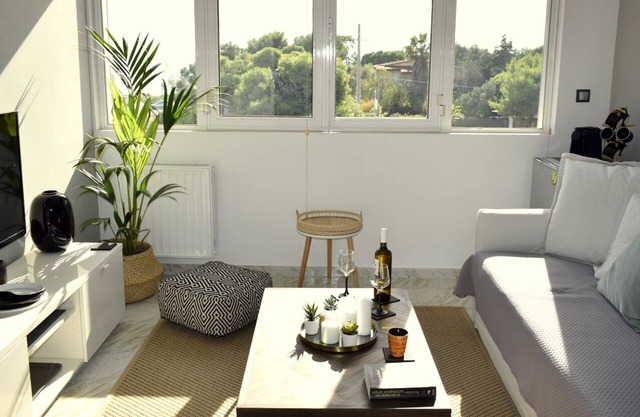 Augoustinos Silver - Sea Side Luxury Apartments