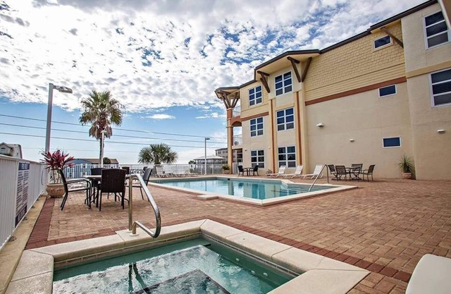 August 23-30 $140/NT! Oceanview Condo, Heated Pool, Hot Tub & Sauna!