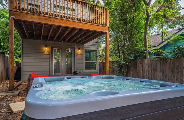 Austin Retreat Hot Tub & Relaxing Patio