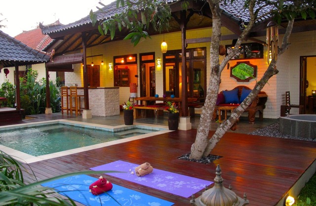 Authentic Bali Beach Getaway with private pool & WIFI