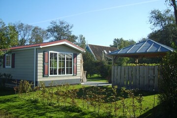 Authentic chalet with garden, near the Wadden Sea