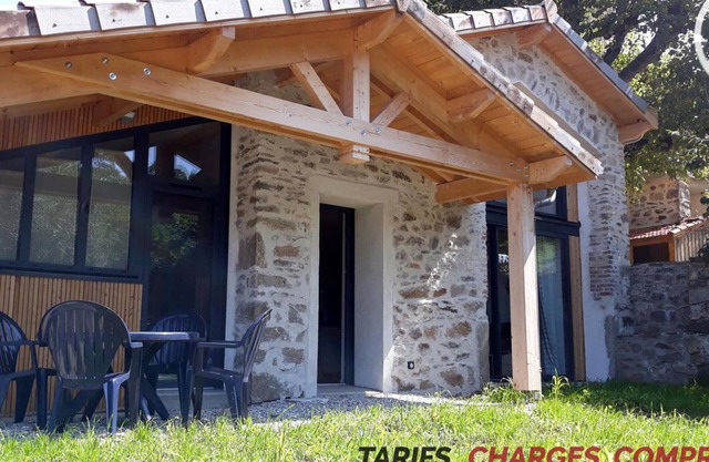 Authentic cottage 2 bedrooms close to Lyon and St-Etienne