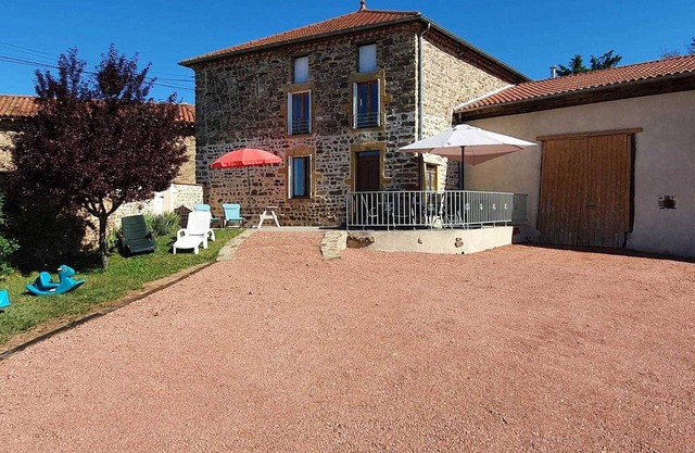 Authentic Country House with Fireplace and Pets Allowed