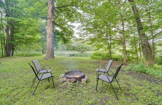 Authentic Log Cabin w/Private Pond in Glidden