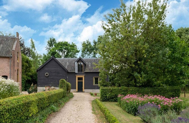 Authentic Mansion in Deil near Lake