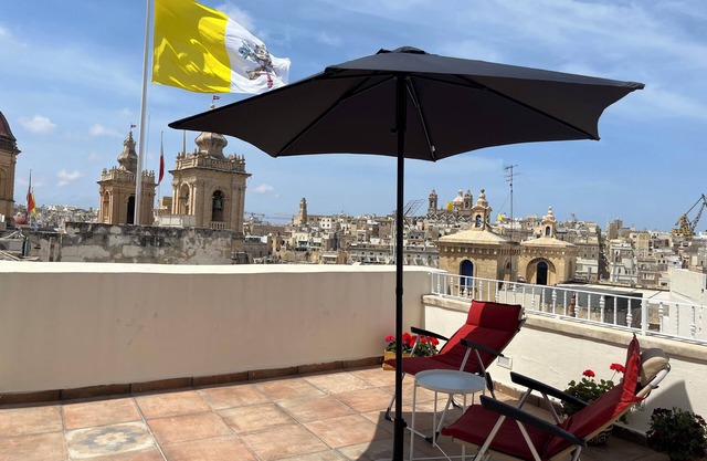 Authentic Terraced Home - Central Location With Views