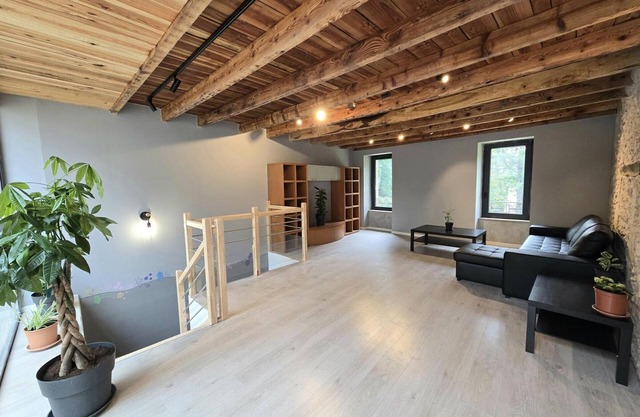 Authentic village house with wifi and parking in Loubéjac