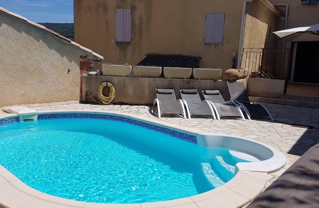 Authentic village house of 150 m² with swimming pool close to the city center