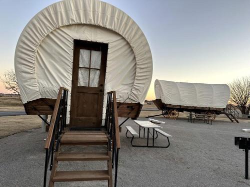 Authentic Wagon Rentals for a Family Getaway near Norman, Oklahoma