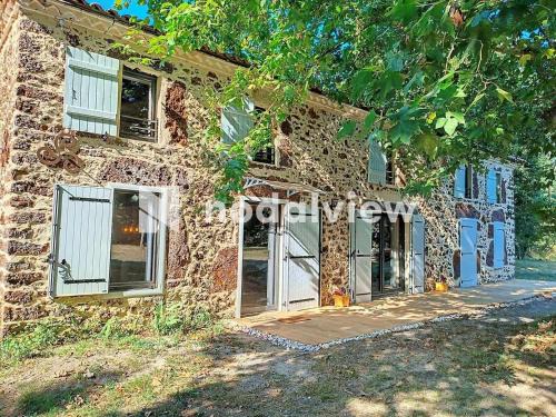 Aux sources de lesquire maison 5 chambres 5 salles de bains , 11 personnes