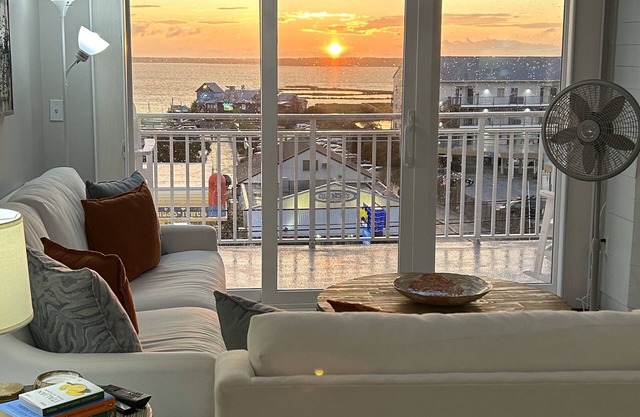 Aventurra 403 — Modern Beach Block Penthouse Oasis with Rooftop Pool, Bay Views & Walkable Fun — Sleeps 9