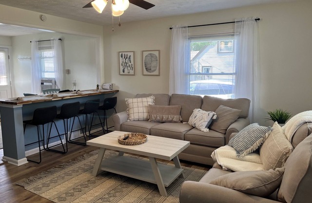 Avon Lake Updated 2 Bedroom Cottage near Lake Erie on Very Quite Wooded Street