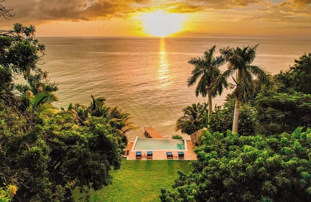 Award-winning villa with private beachfront and pool