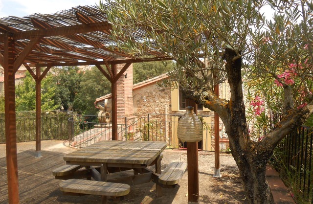 Award-winning Character Holiday Apartment in a Catalan Farmhouse ("Albéniz")