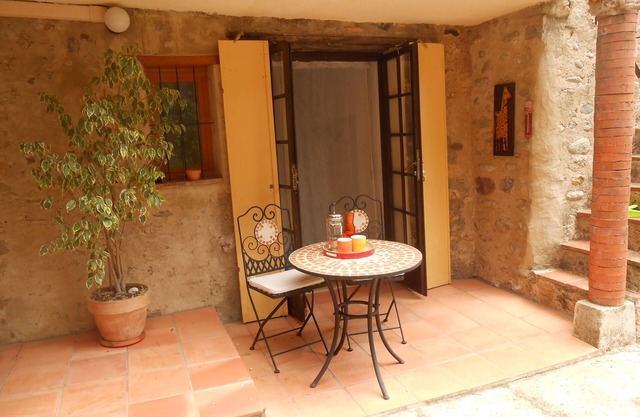 Award-winning Character Holiday Apartment in a Catalan Farmhouse (Casals)