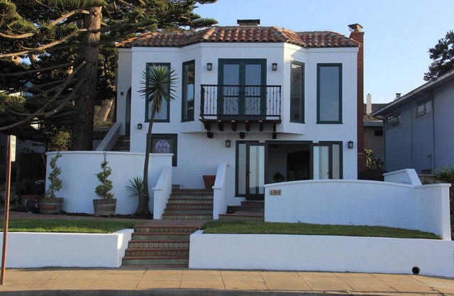 Award Winning Ocean Front Paradise 2 Bed 2 Bath