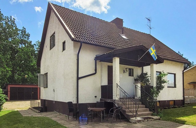 Awesome apartment in Fårbo with WiFi