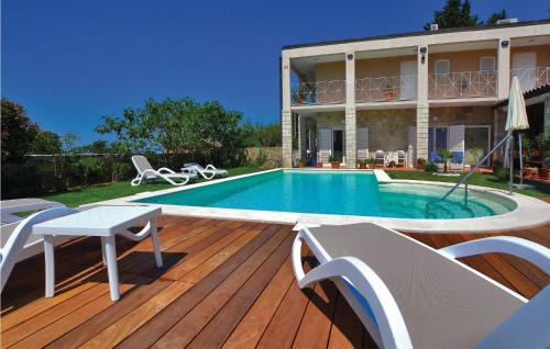 Awesome Apartment In Izola With Wifi