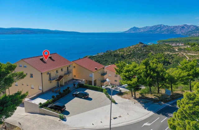 Awesome apartment in Krvavica