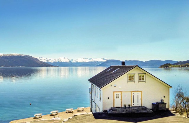 Awesome apartment in Strandebarm with 5 Bedrooms and WiFi