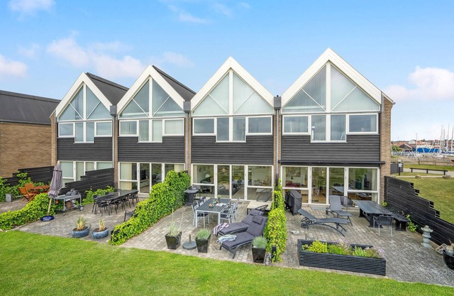 Awesome home in Assens