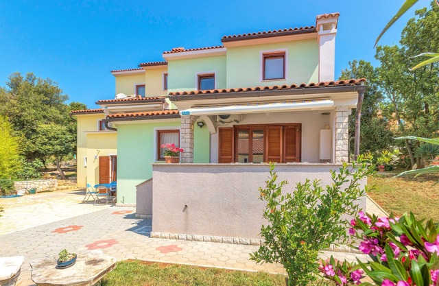 Awesome home in Betiga with kitchen