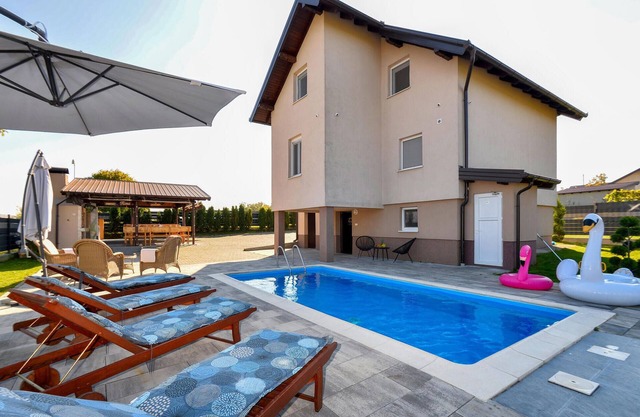 Awesome home in Gracec with sauna