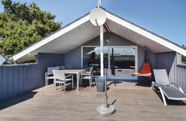 Awesome home in Hvide Sande with WiFi