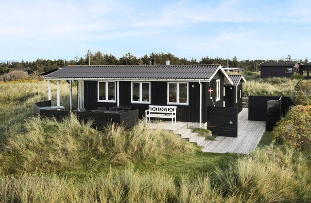 Awesome home in Løkken with sauna