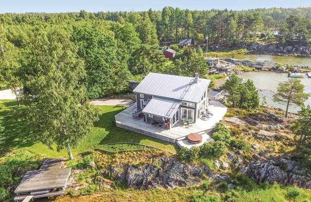 Awesome home in Mellerud with sauna