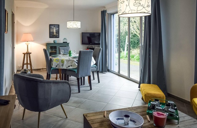 Awesome home in Paimpol with kitchen
