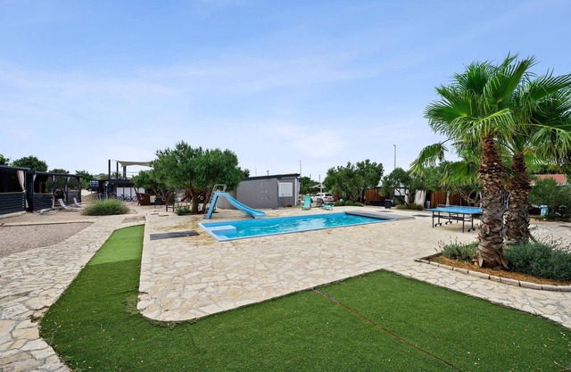 Awesome home in Pirovac with swimming pool