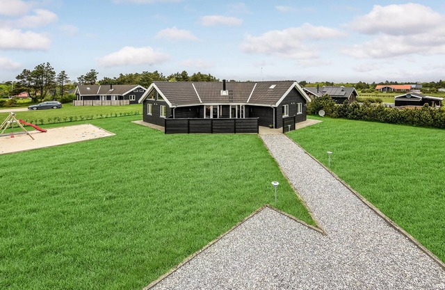 Awesome home in Skjern with WiFi