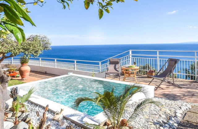 Awesome home in Stalettì
