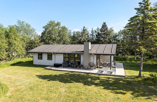 Awesome home in Strandby with WiFi