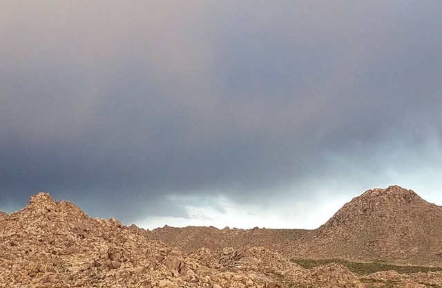 Awesome Joshua Tree ADU perfect for singles/couples with magical views &boulders