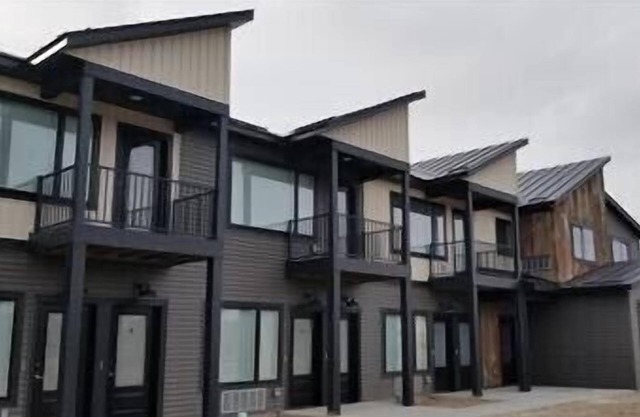 Awesome new unit available! Walking distance to great Amherst places and events