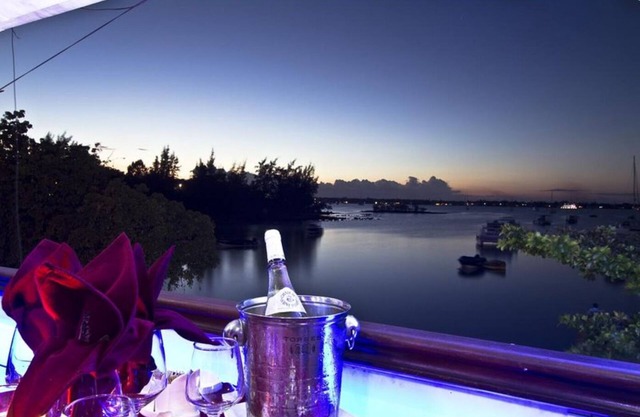 AZURE BEACH BOUTIQUE HOTEL IN THE CENTRE OF GRAND BAY