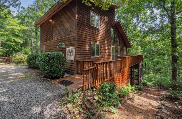 Azure Springs- Secluded Mountain Retreat in Dahlonega. Perfect for Families!