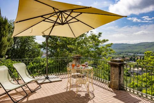 B&B in an 1800s Frescoed Villa with Panoramic Solarium and Historic Park - Villa Mastrangelo
